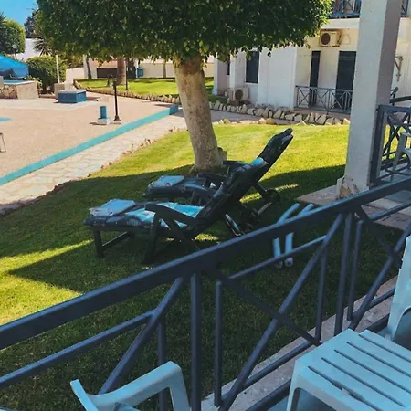 Shelter Next To The Lejlighed Larnaca