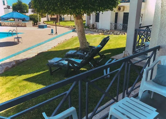 Shelter Next To The Апартаменты Ларнака