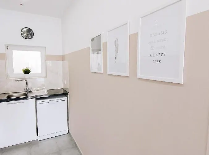 Shelter Next To The Lägenhet *