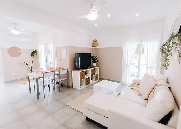 Lägenhet Shelter Next To The Larnaca