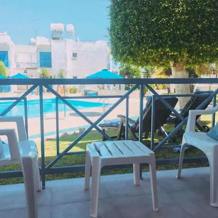 Shelter Next To The Apartamento Larnaca